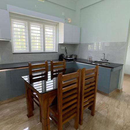 The Karlyle Homestay Vaduvanchal Exteriér fotografie